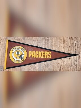 Winning Streak - NFL - Green Bay Packers - Pennant - Football Grain Texture